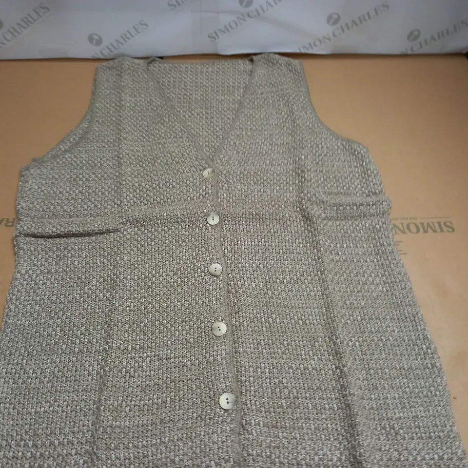 LOT OF APPROXIMATELY 45 V-NECK CARDIGANS IN NATURAL - SIZE UNSPECIFIED