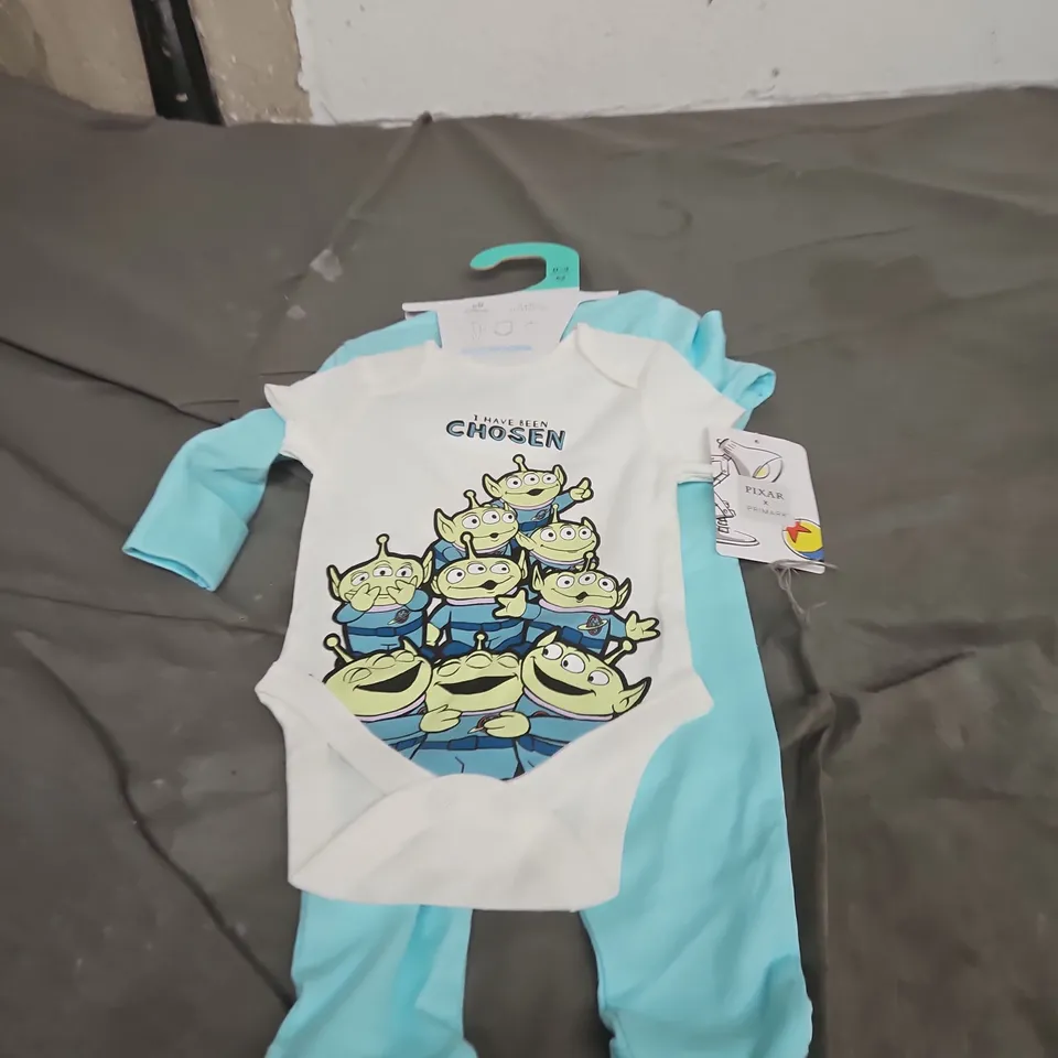 DISNEY BABY 3-PIECE STARTER SET (0–3 MONTHS)