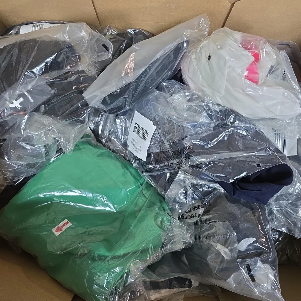 APPROXIMATELY 17 ASSORTED CLOTHING ITEMS IN VARIOUS SIZES, STYLES & SIZES TO INCLUDE PLAIN JERSEY TOP, HI LOW HEM DRESS, LEMON LACE TRIM BLOUSE, ETC - COLLECTION ONLY
