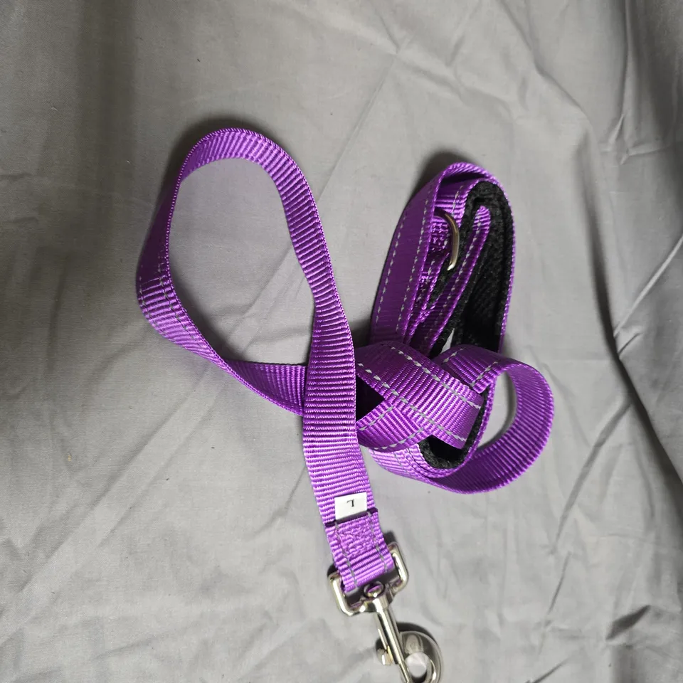 APPROXIMATELY 15 PURPLE DOG LEAD WITH METAL CLIP – NO BRAND NAME