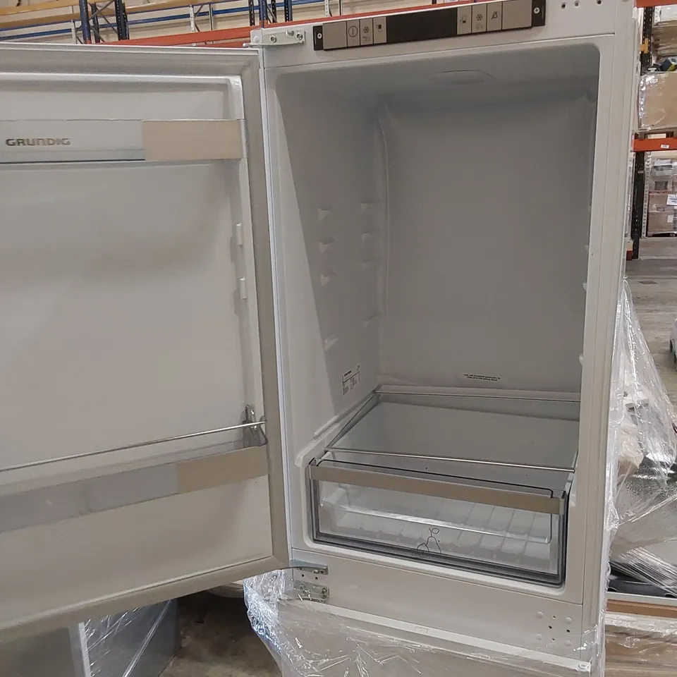 GRUNDIG GKFED445 BUILT-IN INTEGRATED 50/50 FRIDGE FREEZER