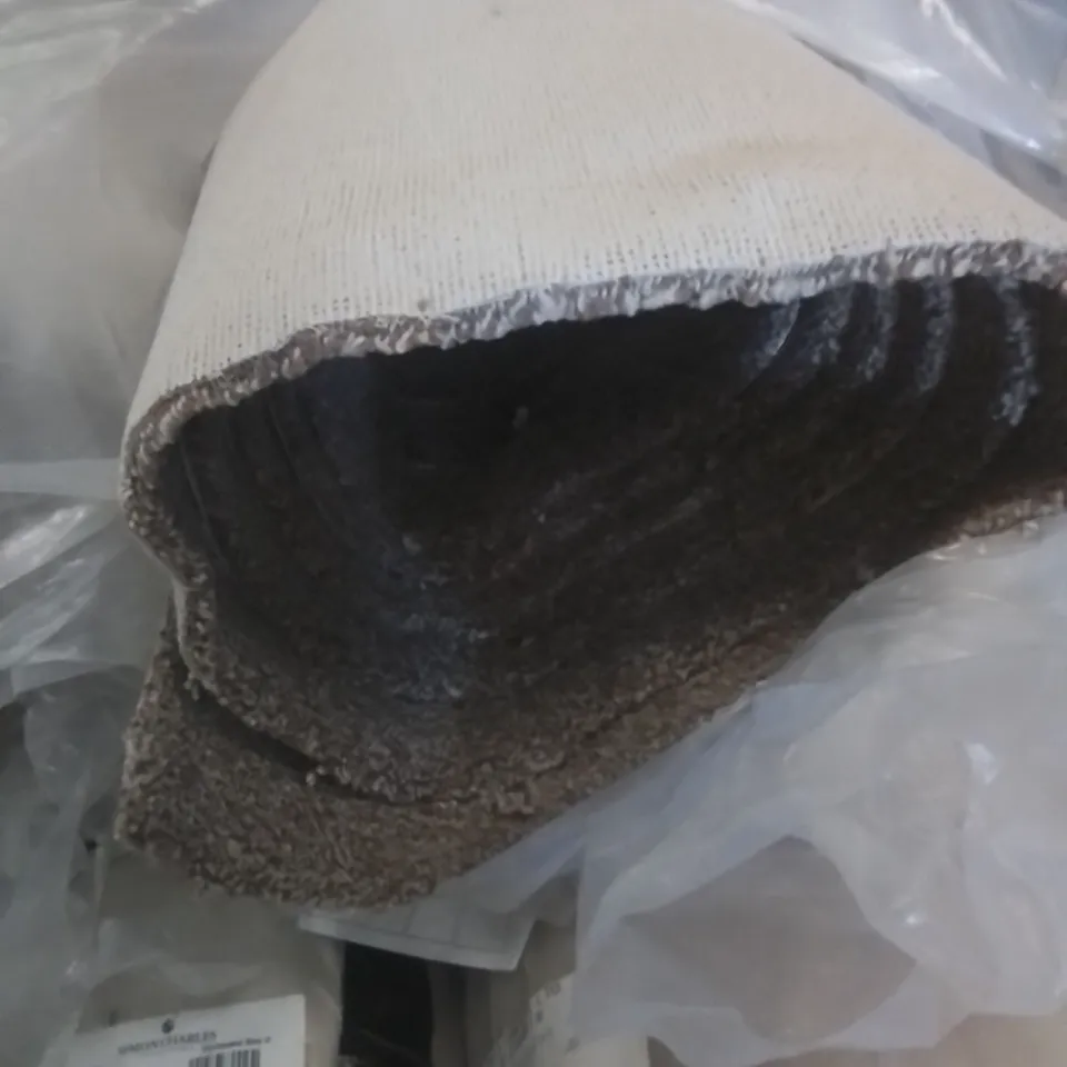 ROLL OF QUALITY EC HEARTLAND HALLOW CARPET // SIZE: APPROXIMATELY 5.5 X 4M