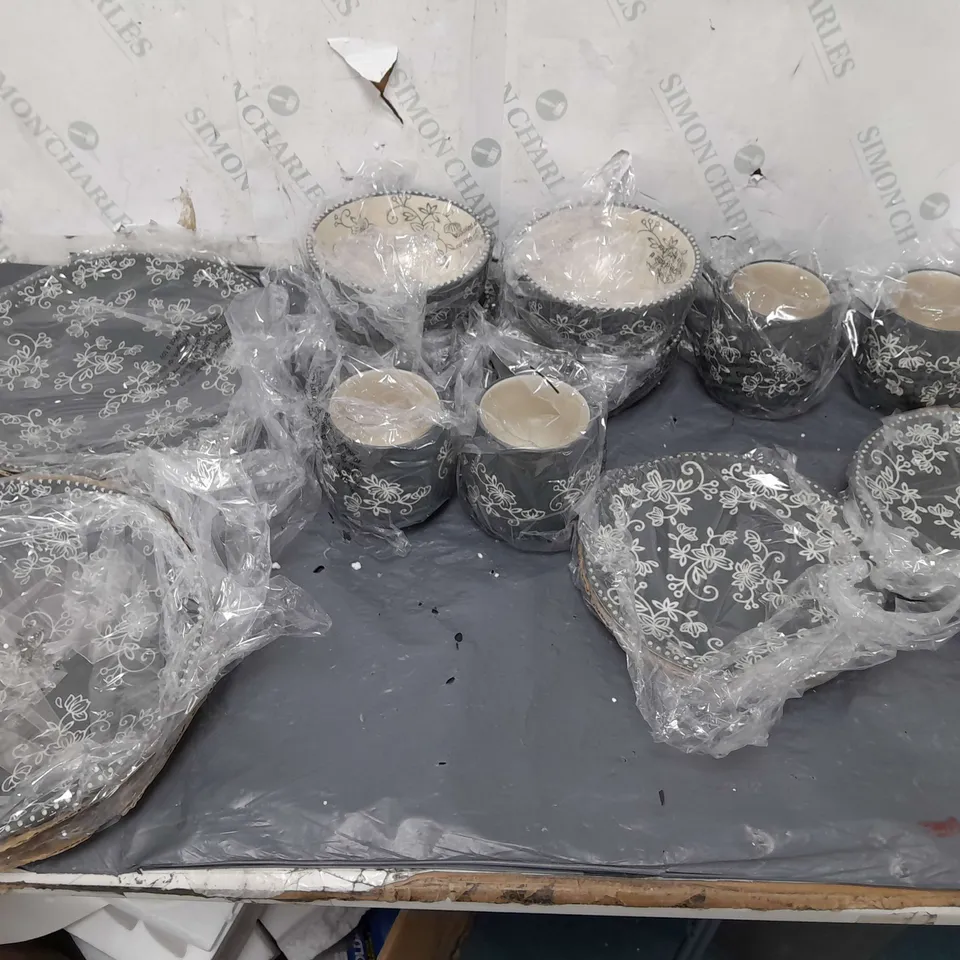 TEMP-TATIONS DECORATIVE DINING SET TO INCLUDE 8 PLATES, 4 MUGS, AND 4 BOWLS