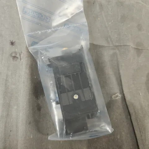 SMALL BLACK PLASTIC HARDWARE COMPONENT – SEALED BAG, CODE 123-012
