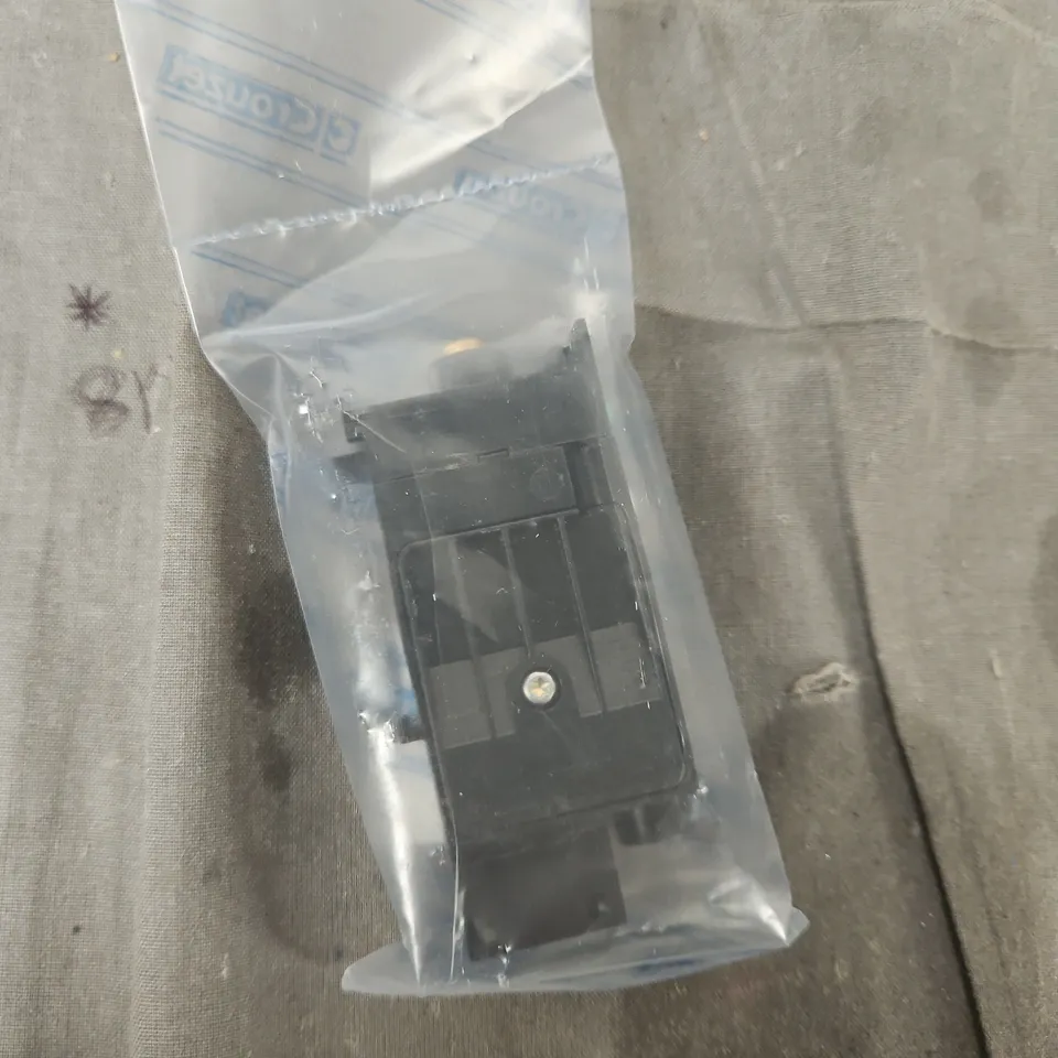 SMALL BLACK PLASTIC HARDWARE COMPONENT – SEALED BAG, CODE 123-012