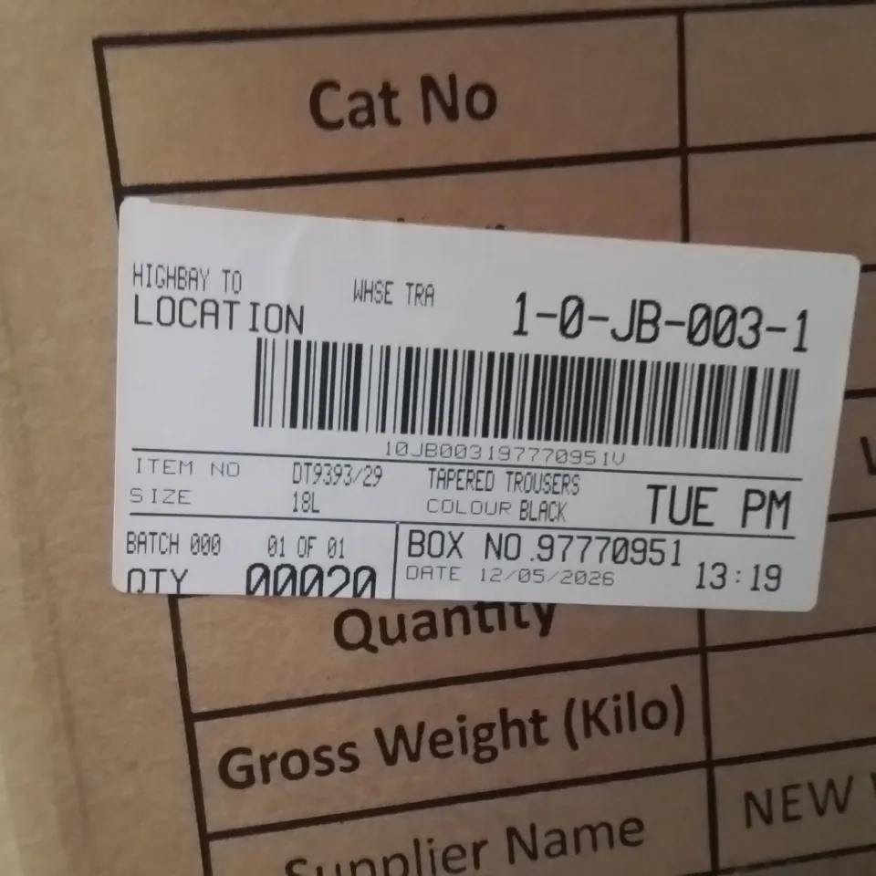 BOXED BRAND NEW APPROXIMATELY 20 CAPSULE TAPERED TROUSERS BLACK SIZE 18L