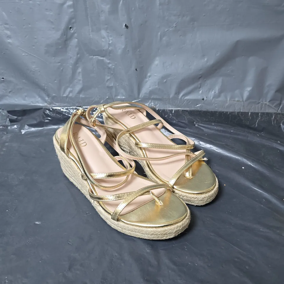 RAID WEDGE SANDALS - GOLD - SIZE 6