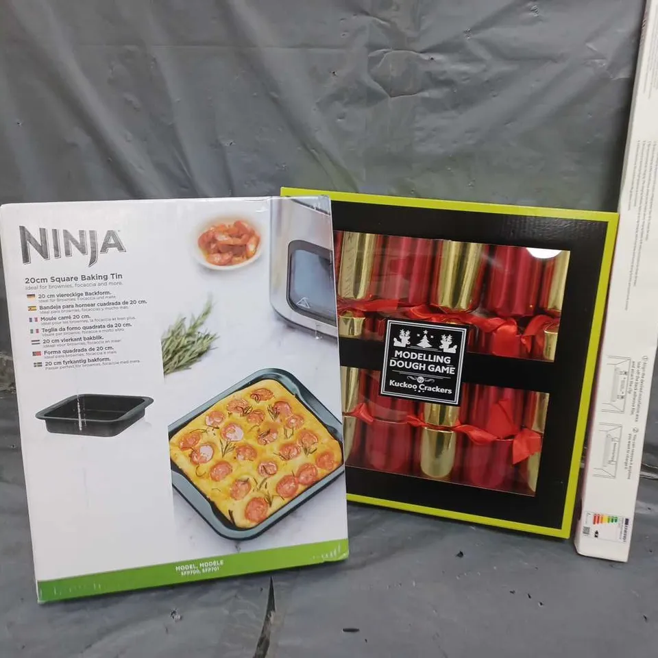 APROXIMATELY 15 ASSORTED HOUSEHOLD ITEMS TO INCLUDE NINJA BAKING TIN, KUCKOO CRACKERS, LED LAMP, ETC