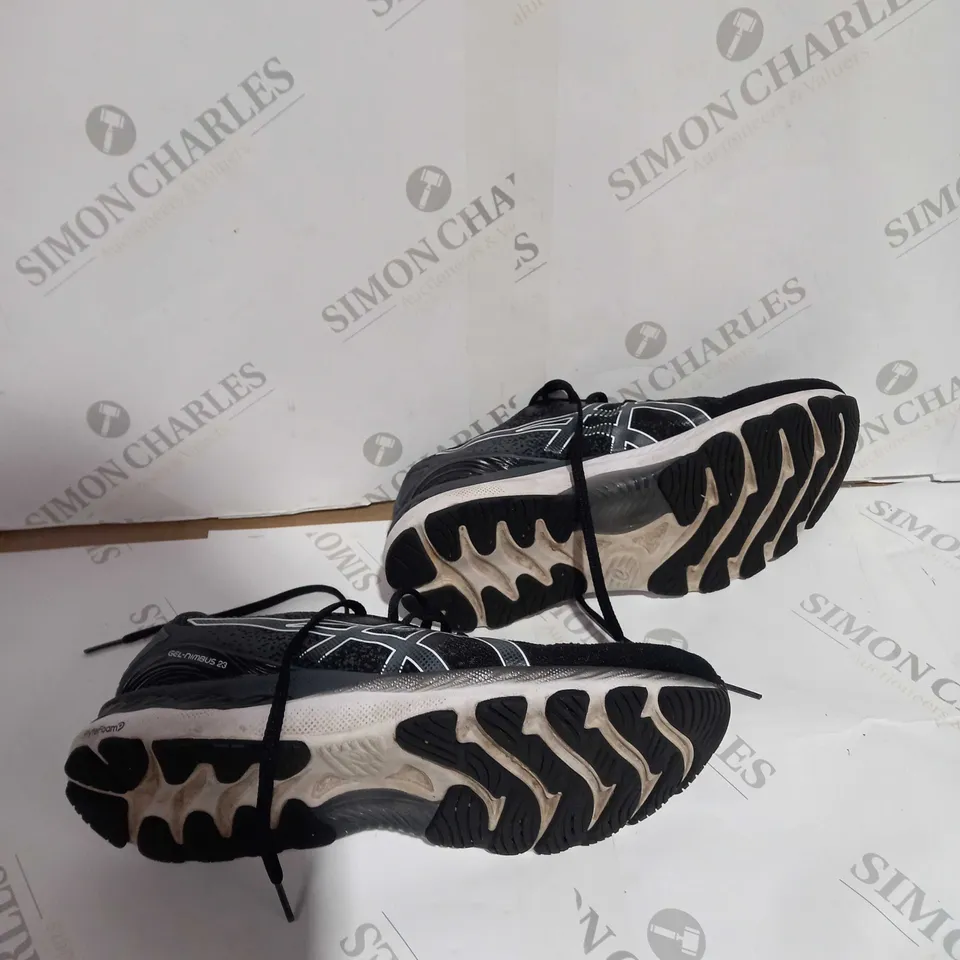 UNBOXED PAIR OF OASICS GEL-NIMBUS 23 FLYTEFOAM SIZE US 9