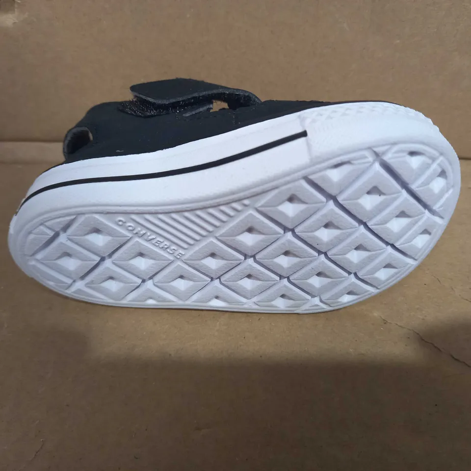 BOXED PAIR OF DESIGNER BABY SHOES IN THE STYLE OF CONVERSE UK SIZE 3