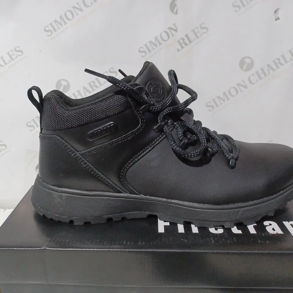 BOXED FIRETRAP MENS RHINO RUN BOOTS SIZE 9