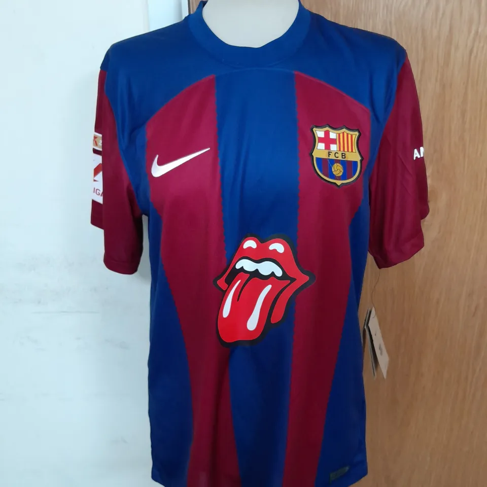 NIKE X FCB X ROLLING STONES OFFICIAL FOOTBALL SHIRT IN BLUE AND BURGUNDY SIZE M