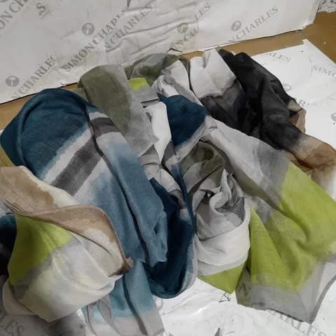 BOX OF MULTI COLOURED SCALFS