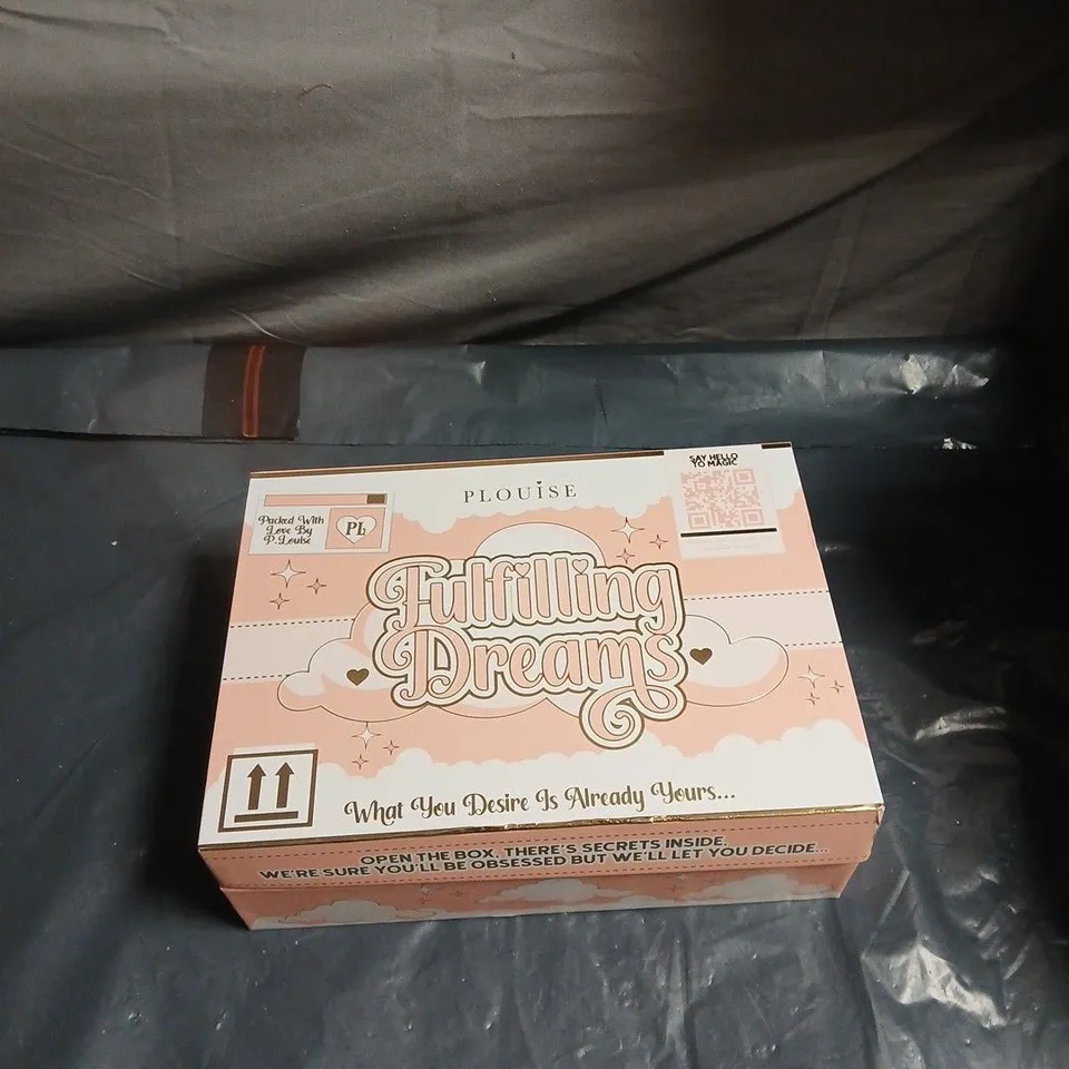 P LOUISE FULFILLMENT DREAMS GIFT SET – PINK COSMETICS BOX WITH MAKEUP ITEMS