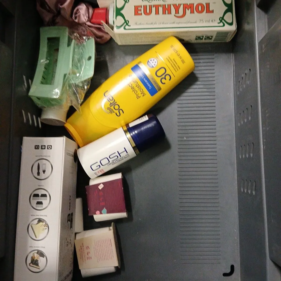 APPROXIMATELY 20 ASSORTED HEALTH & BEAUTY PRODUCTS TO INCLUDE ELF JUICY PINK GEL DROPS, MEDIK8 HYDRATING ROSEMARY FOAM, GIVE ME BLONDE SHOT, ETC