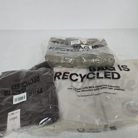 APPROXIMATELY 15 ASSORTED CLOTHING ITEMS IN VARIOUS SIZES, COLOURS & STYLES