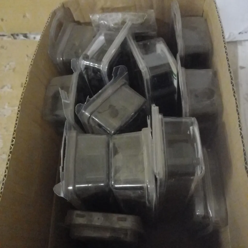 LOT OF 16 BRAND NEW WAGO UNIVERSAL CONNECTORS AND HOUSING , SERIES 224 LIGHTING CONNECTORS 