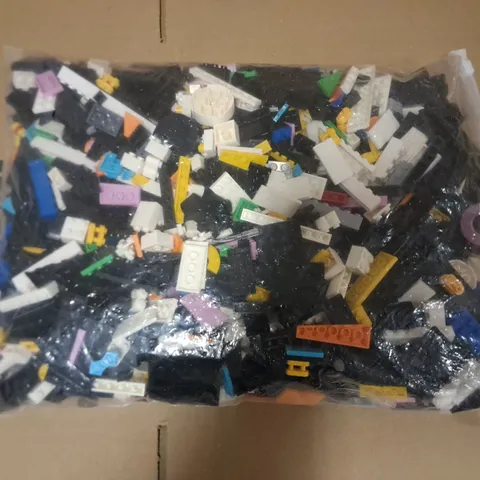 BAG OF ASSORTED LEGO BRICKS AND PIECES