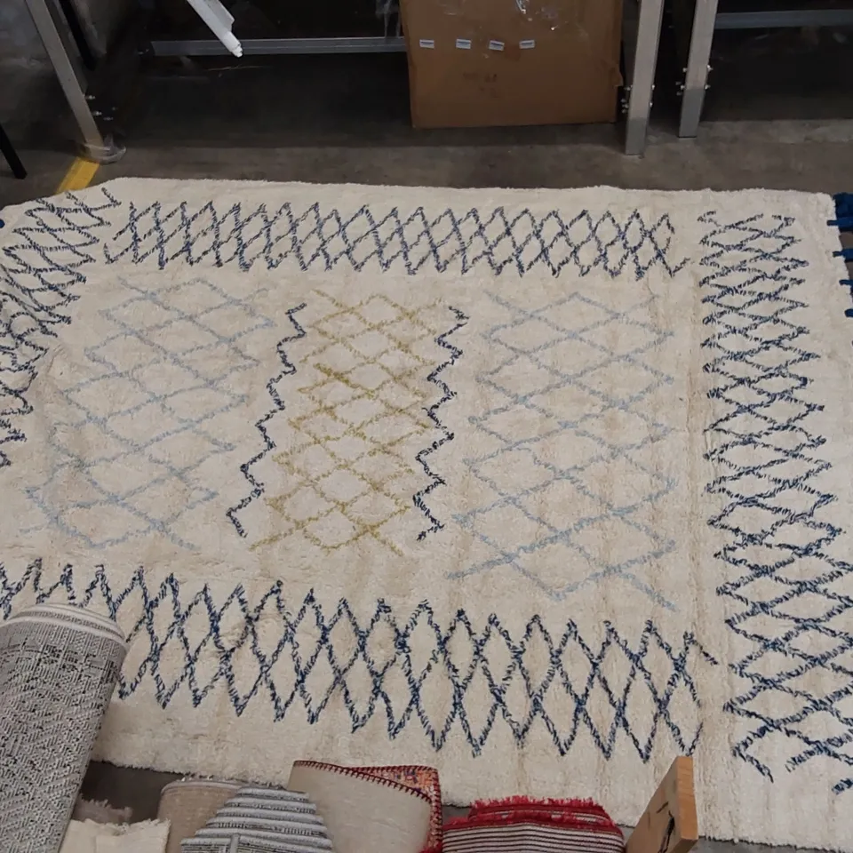 WOLLSTONE HAND TUFFED BEIGE/BLUE RUG // 160 X 230CM