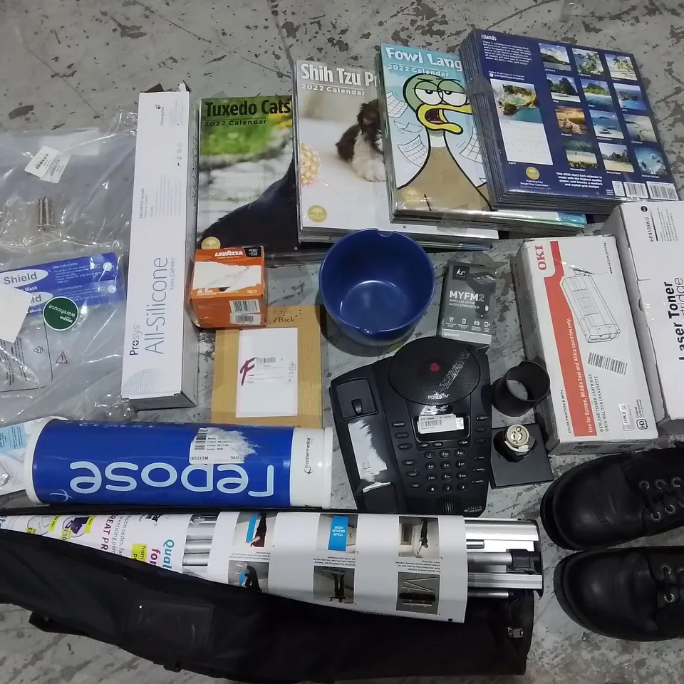 LOT OF ASSORTED ITEMS TO INCLUDE ARTIFICIAL CHRISTMAS TREE, PLASTIC TUBING AND POS STAND