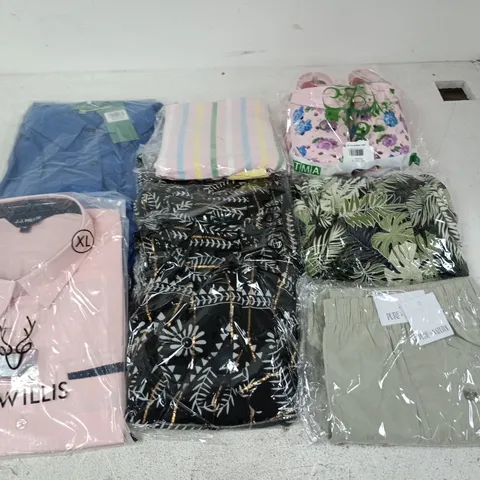 LOT OF APPROXIMATELY 40 ASSORTED CLOTHING ITEMS IN VARIOUS STYLES AND SIZES
