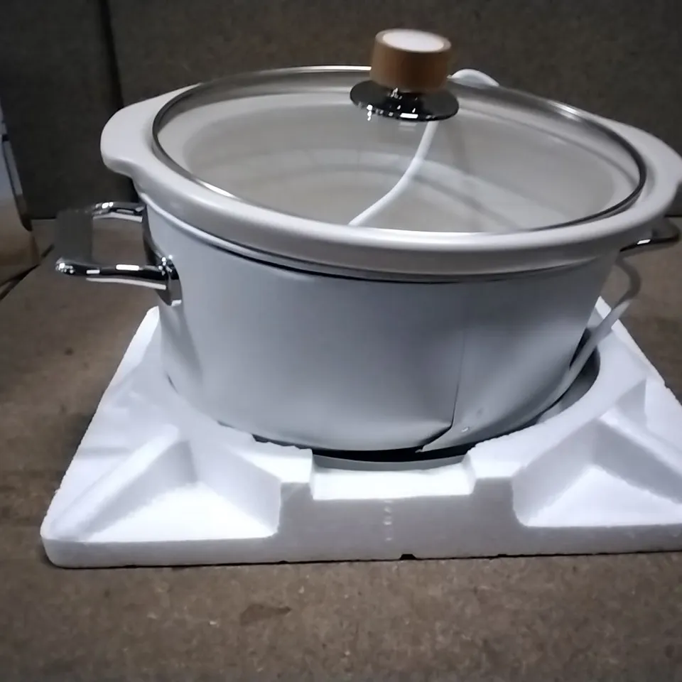BOXED  SWAN 3.5L SLOW  COOKER 