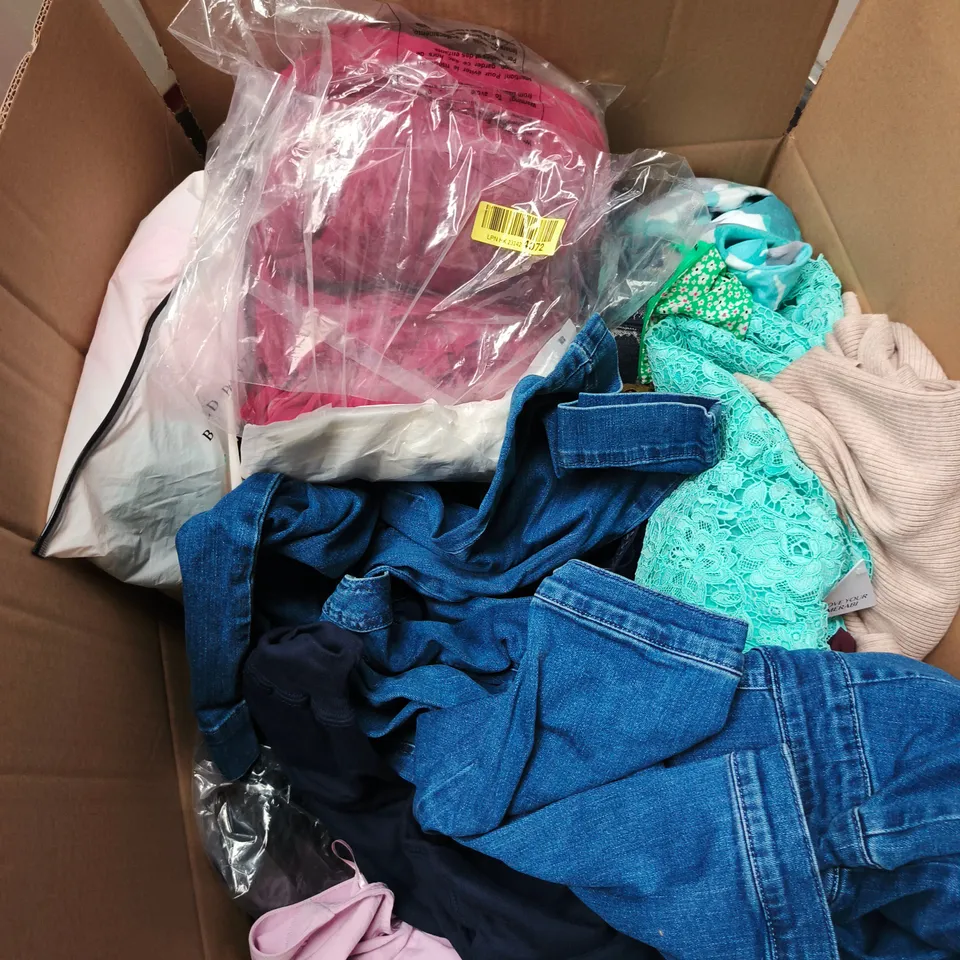 BOX OF APPROXIMATELY 30 ASSORTED CLOTHING ITEMS TO INCLUDE JOGGERS, GREEN ZIP UP JACKET, BLUE BEANIE, M&S BRAS ETC