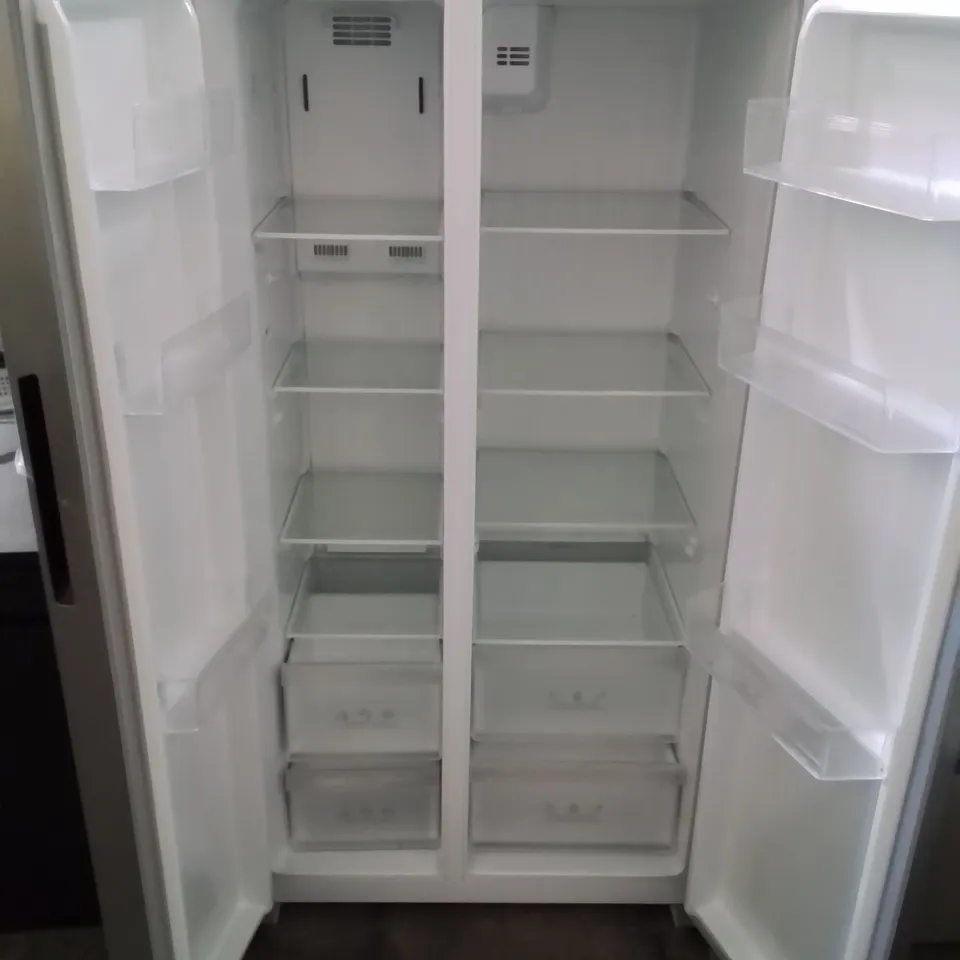 SWAN TOTAL NO FROST AMERICAN STYLE FRIDGE FREEZER -SILVER-