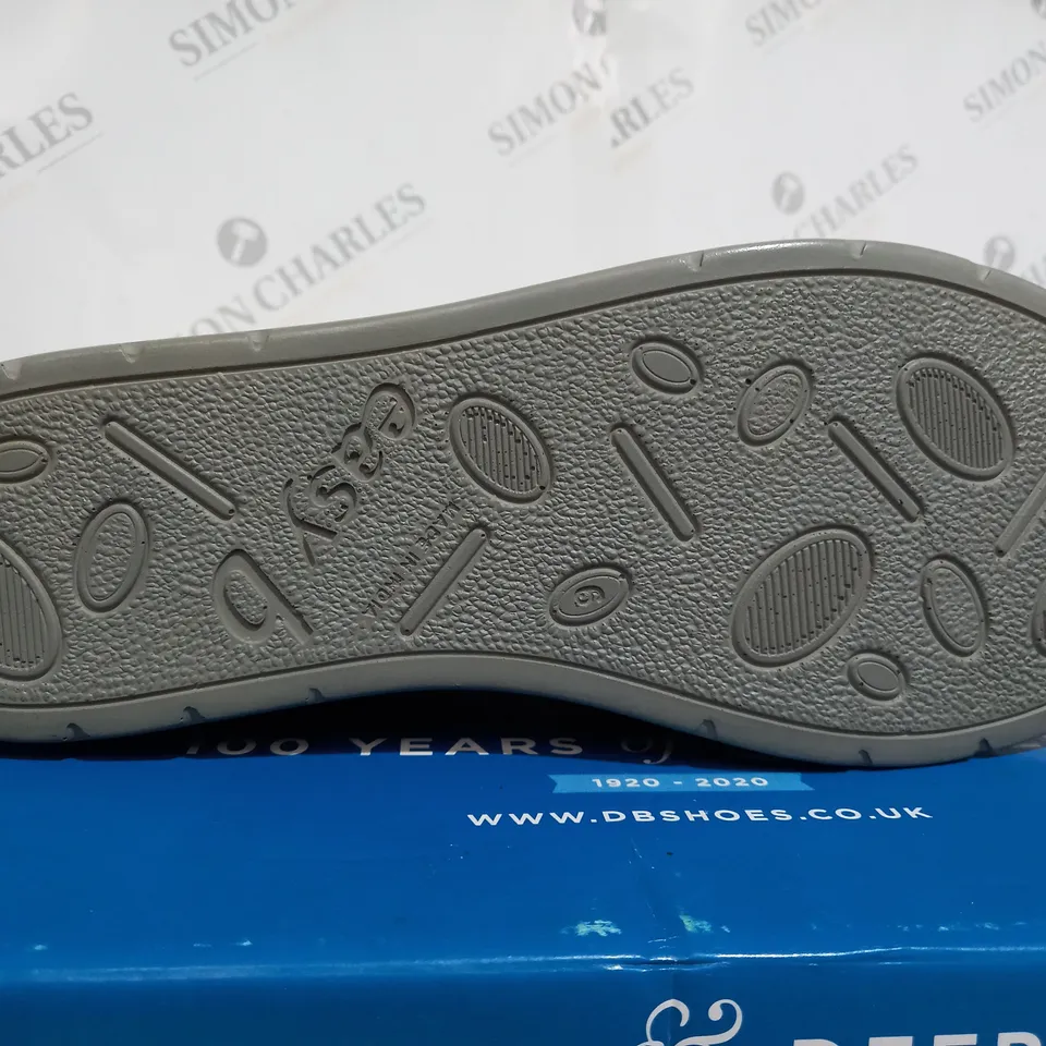 BOXED DB SHOES HENRIETTA NAVY SLIP ON SHOE - SIZE UK 6