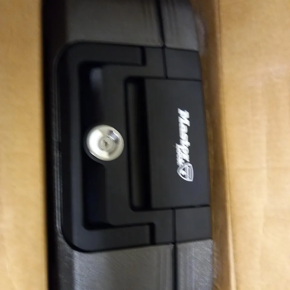 MASTER LOCK MEDIUM FIREPROOF SECURITY SAFE
