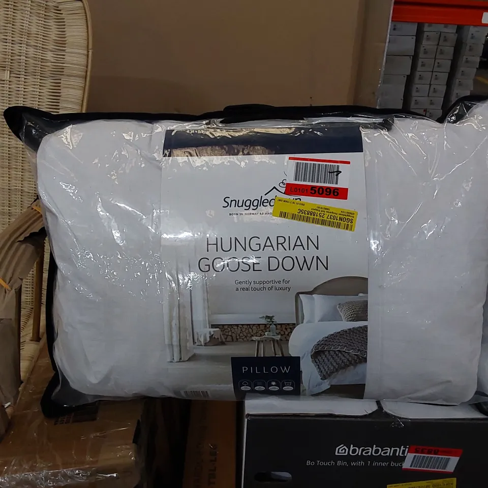 BAGGED SNUGGLEDOWN HUNGARIAN SOFT SUPPORT PILLOW 