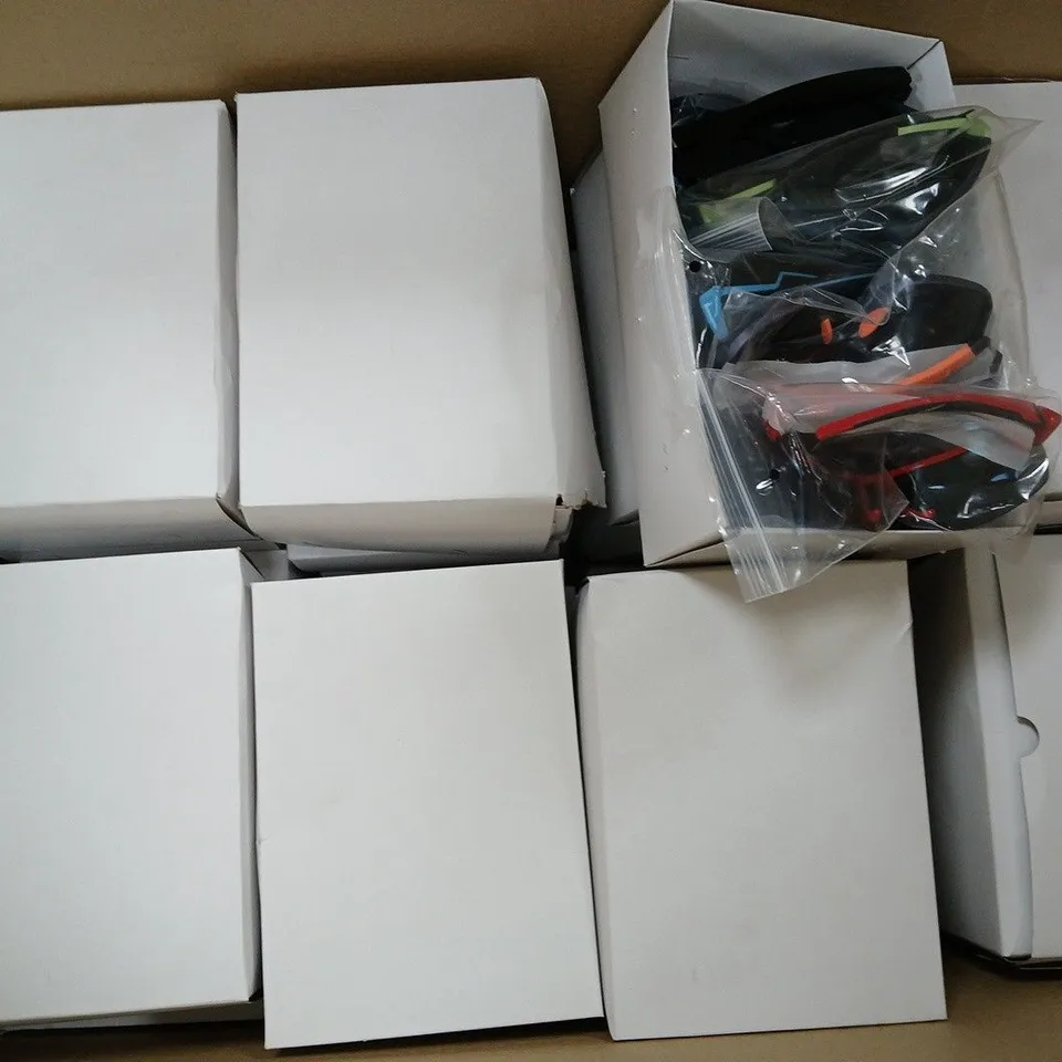 APPROXIMATELY 200 ASSORTED FASHION GLASSES BY OBJECT IN VARIOUS STYLES AND SIZES