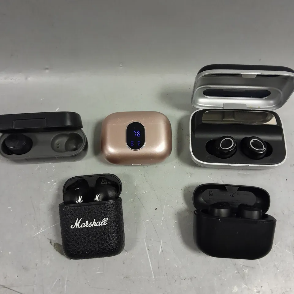 APPROXIMATELY 10 ASSORTED LOOSE WIRELESS EARPHONES & HEADPHONES FROM VARIOUS BRANDS 