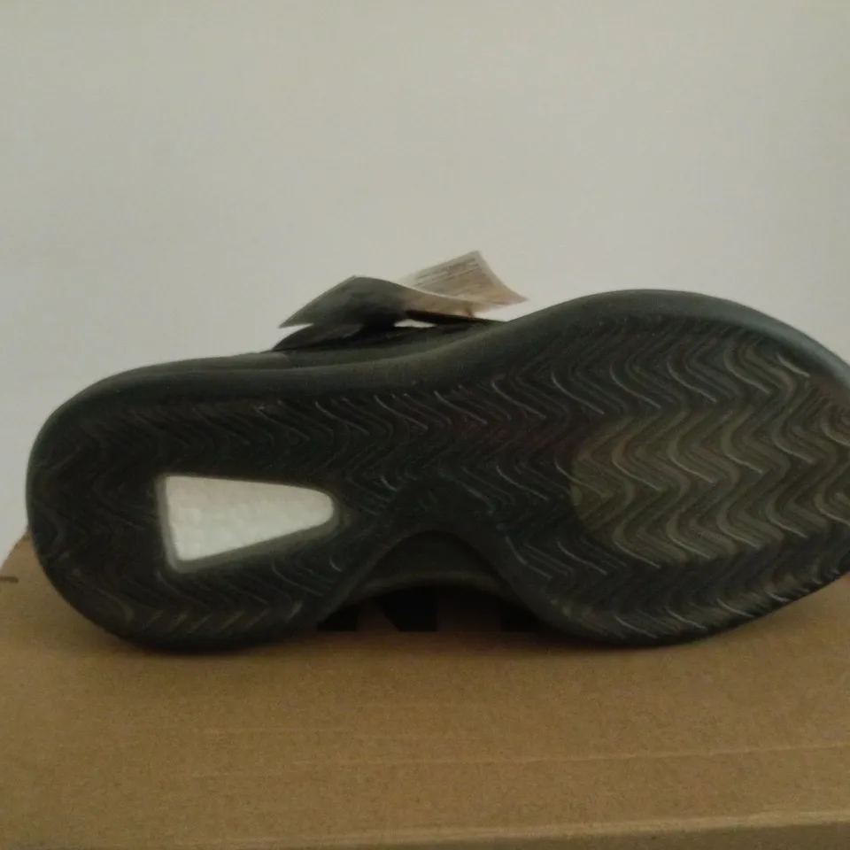 ADIDAS BLACK/GREY BASKETBALL TRAINERS UK 7.5 BOXED