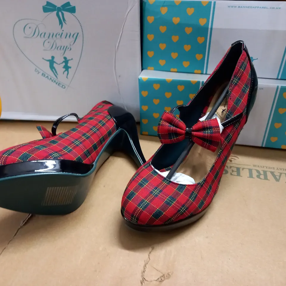 LOT OF 5 PAIRS OF DANCING DAYS HEELED SHOES IN TARTAN - VARIOUS SIZES
