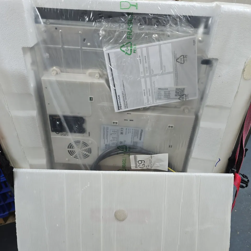 CAGE OF APPROXIMATELY 12 ASSORTED DAMAGED ITEMS TO INCLUDE TABLE LAMP, WINE GLASSES, INDUCTION HOB, ETC