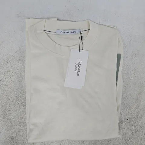 CALVIN KLEIN SHORT SLEEVE T-SHIRT IN OFF WHITE SIZE MEDIUM