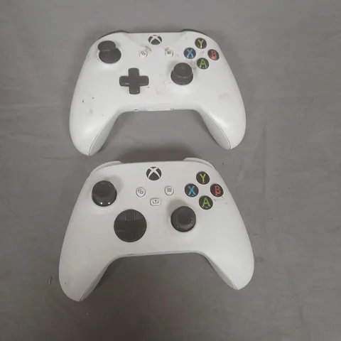 MICROSOFT XBOX WIRELESS CONTROLLERS – WHITE (PAIR)