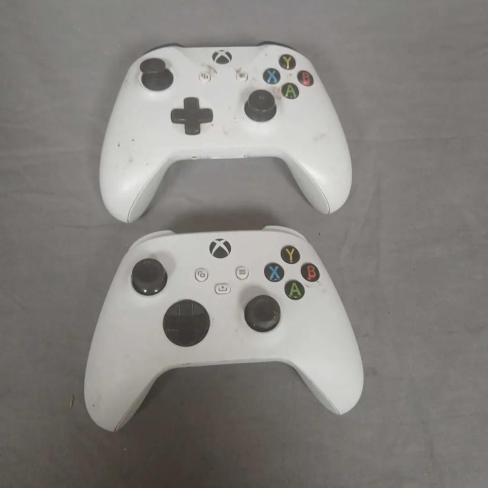 MICROSOFT XBOX WIRELESS CONTROLLERS – WHITE (PAIR)