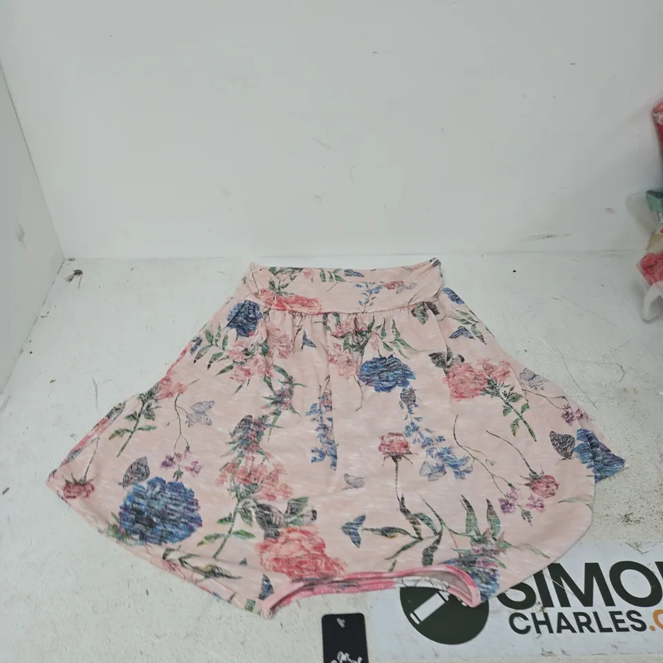 BOX OF APPROXIMATELY 20 ASSORTED CLOTHING ITEMS TO INCLUDE: MISS GENIUS FLORAL SKIRT