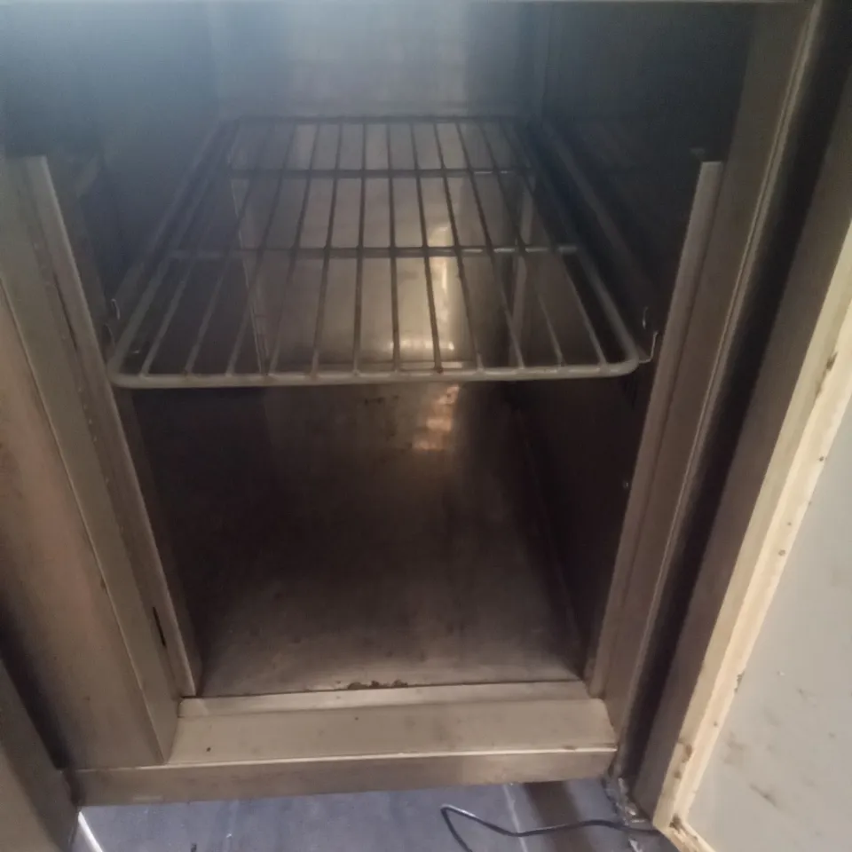 COMMERCIAL FOOD PREP STATION WITH UNDERCOUNTER FRIDGES