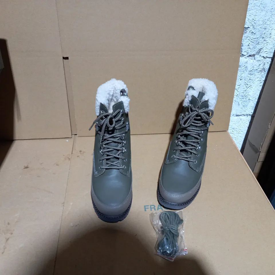 EMU AUSTRALIA OKAB DARK OLIVE BOOT SIZE 5 