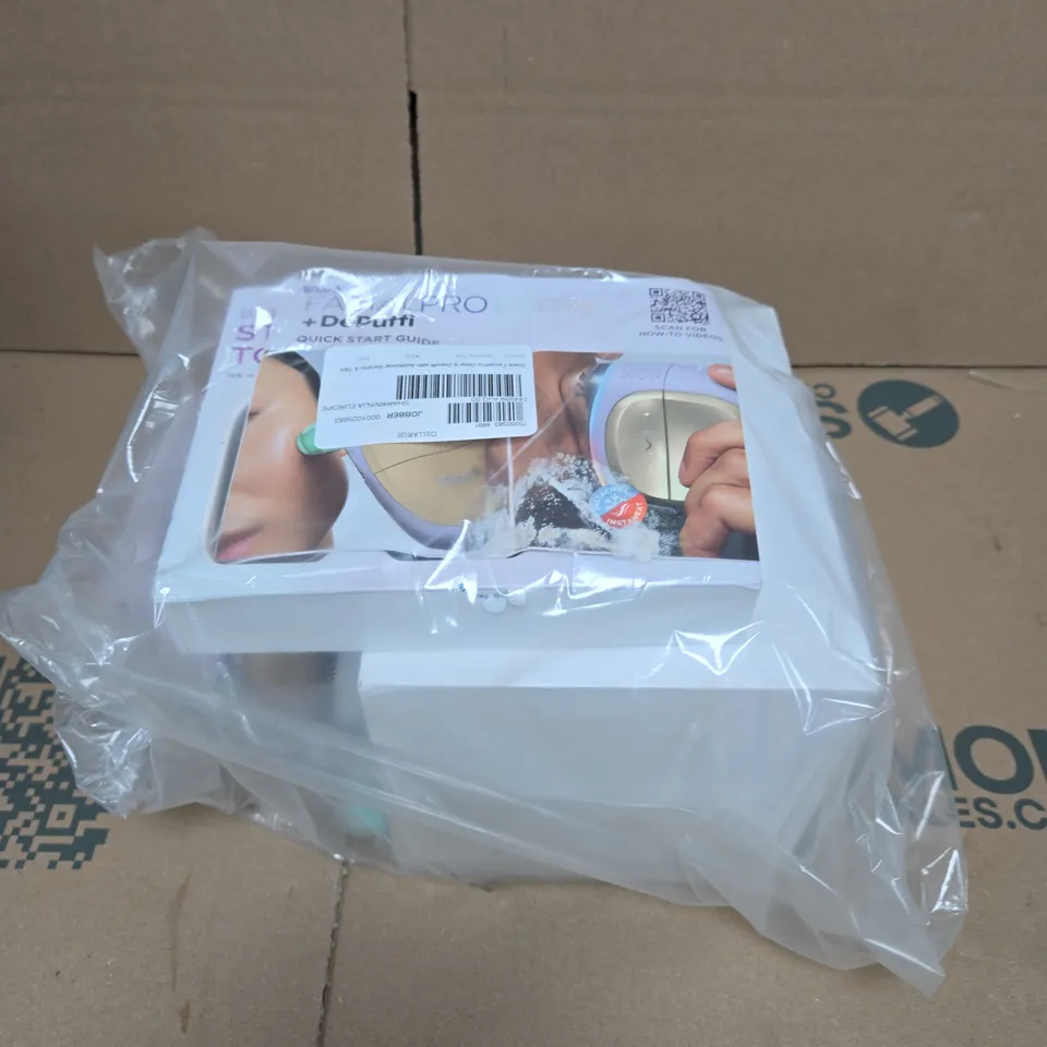 SHARK FACIAL PRO GLOW AND DEPUFFI IN WARM BLACK