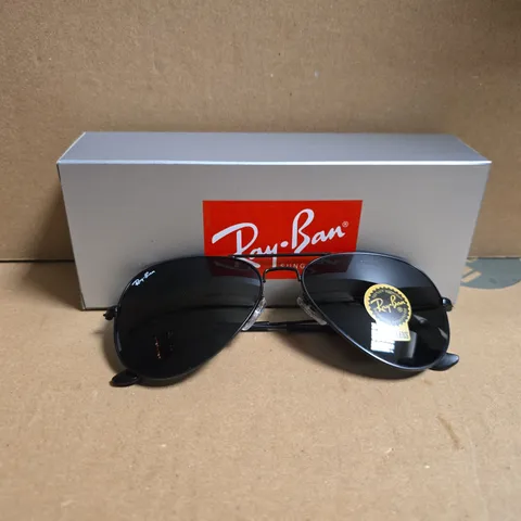 BOXED RAY-BAN AVIATOR SUNGLASSES