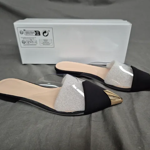 BOXED PAIR OF BLACK/GOLD POINTED HEEL SANDAL SIZE 40 