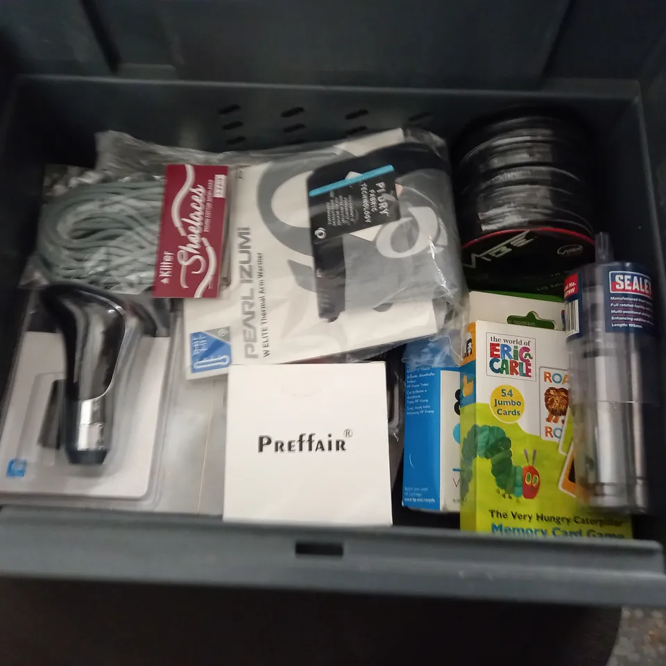 LOT OF ASSORTED HOUSEHOLD ITEMS TO INCLUDE DAYCO SCOOTER BELT, HP PRINTER INK AND INNOKIN EZ.WATT