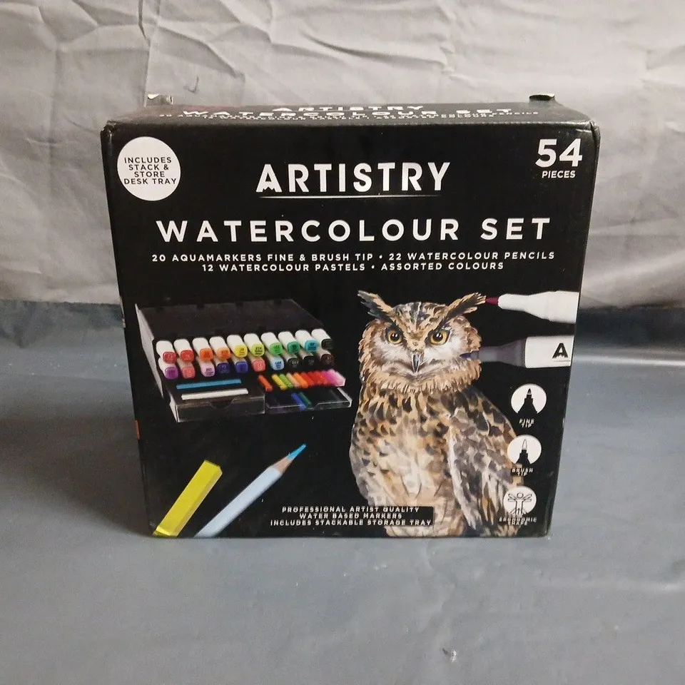 ARTISTRY 54-PIECE WATERCOLOUR SET
