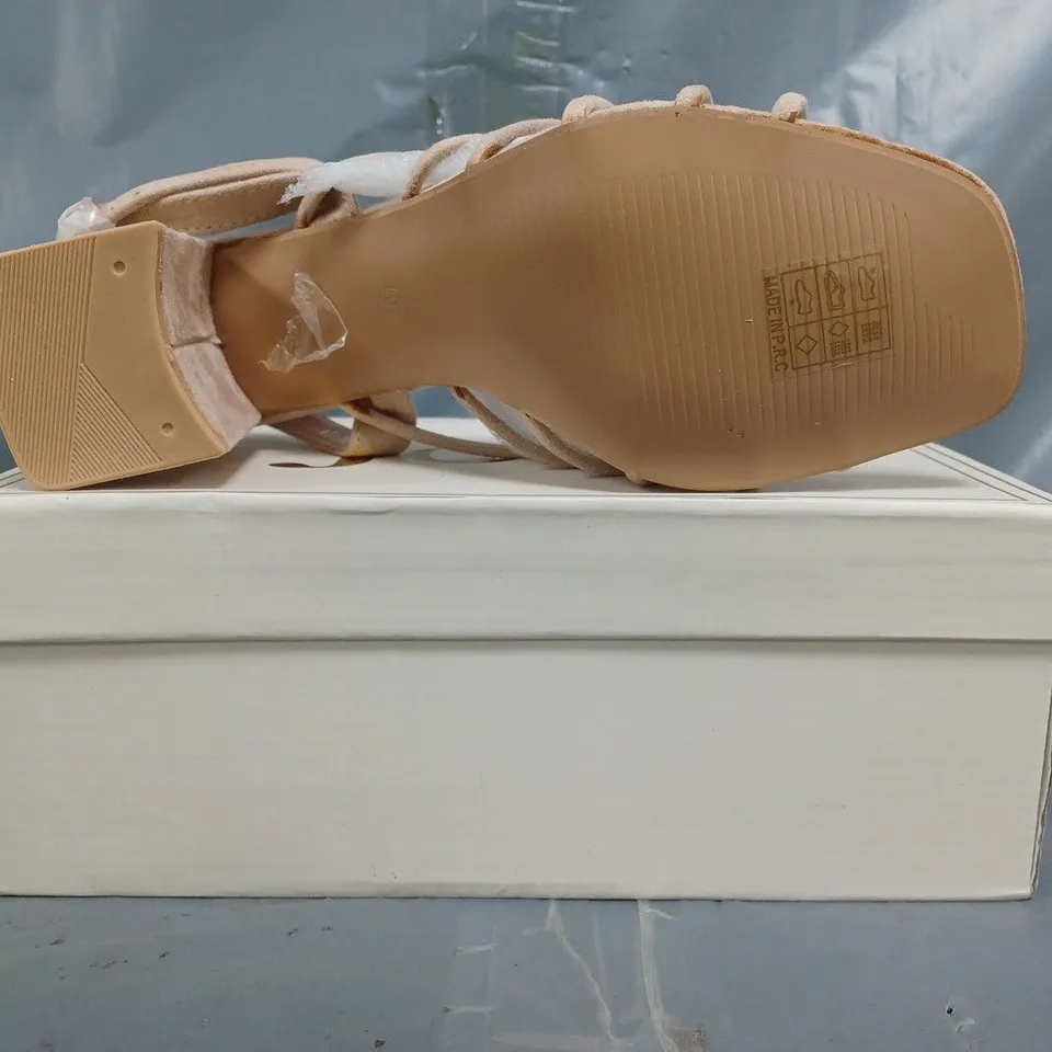 BOXED PAIR OF JOIA OPEN TOE BLOCK HEEL SANDALS IN KHAKI SIZE EU 37