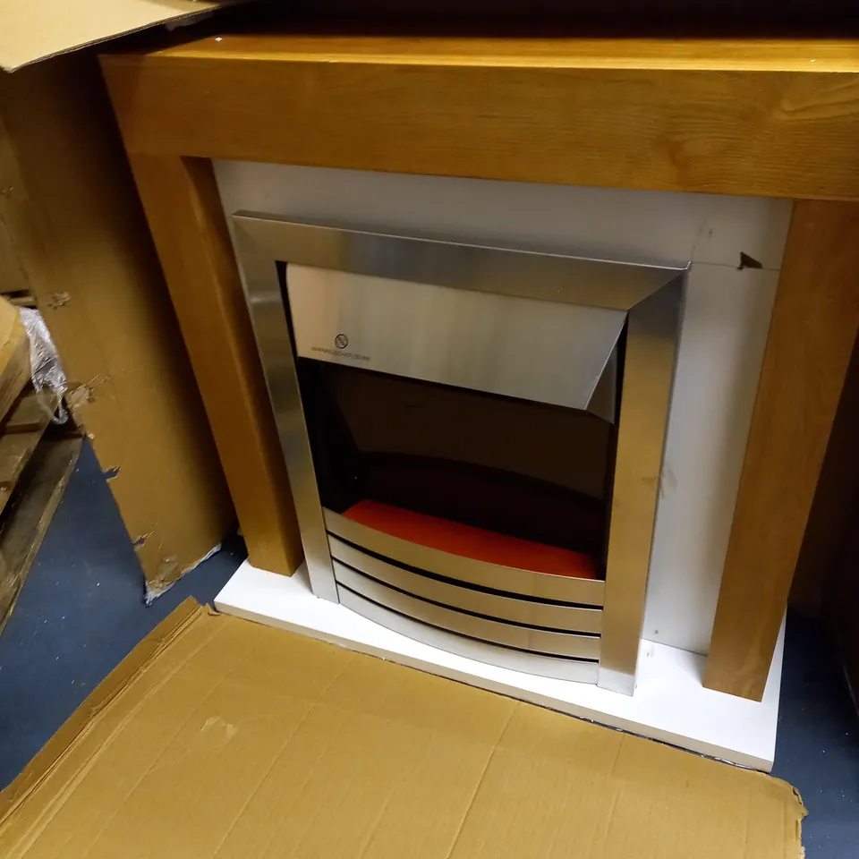 WARMLITE 2KW CHESTER OAK EFFECT FIREPLACE 