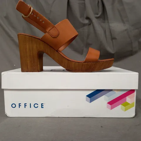 BOXED PAIR OF OFFICE OPEN TOE BLOCK HEEL SANDALS IN TAN EU SIZE 39